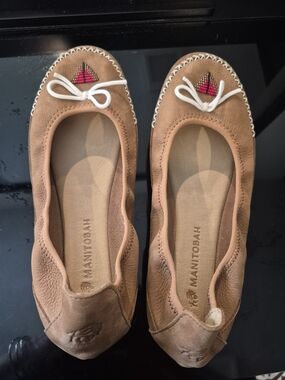 Manitobah Tan Leather Moccasin Flats with Bow Accent